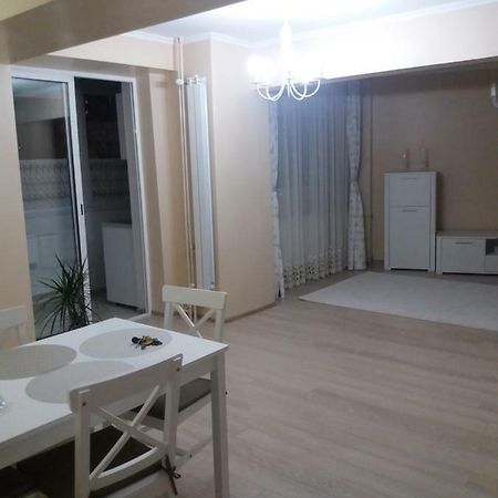 Juli'S Apartment Oradea Exteriör bild