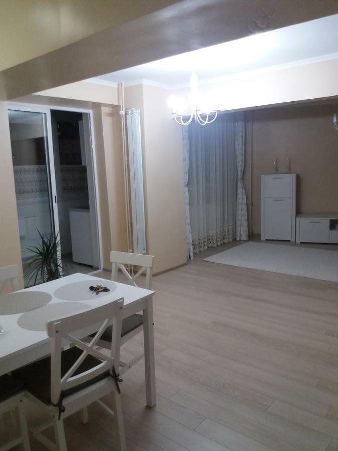 Juli'S Apartment Oradea Exteriör bild